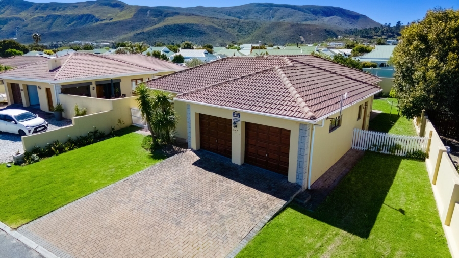 3 Bedroom Property for Sale in Sandbaai Western Cape